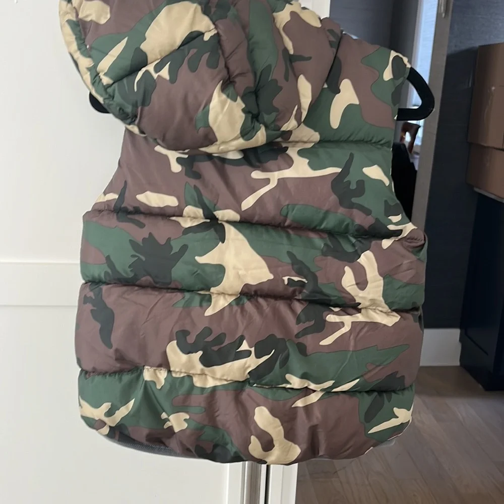 Worn once Zara boys camo flair vest size 4-5 boys